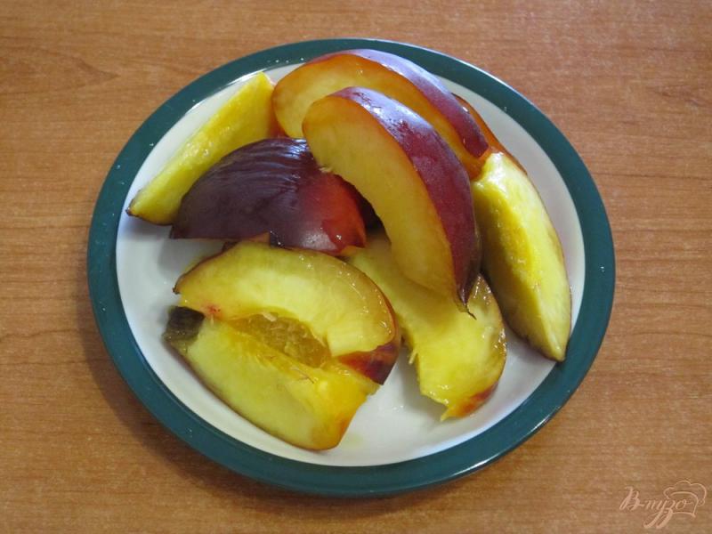 Фото приготовление рецепта: Смузи из персиков с йогуртом шаг №2