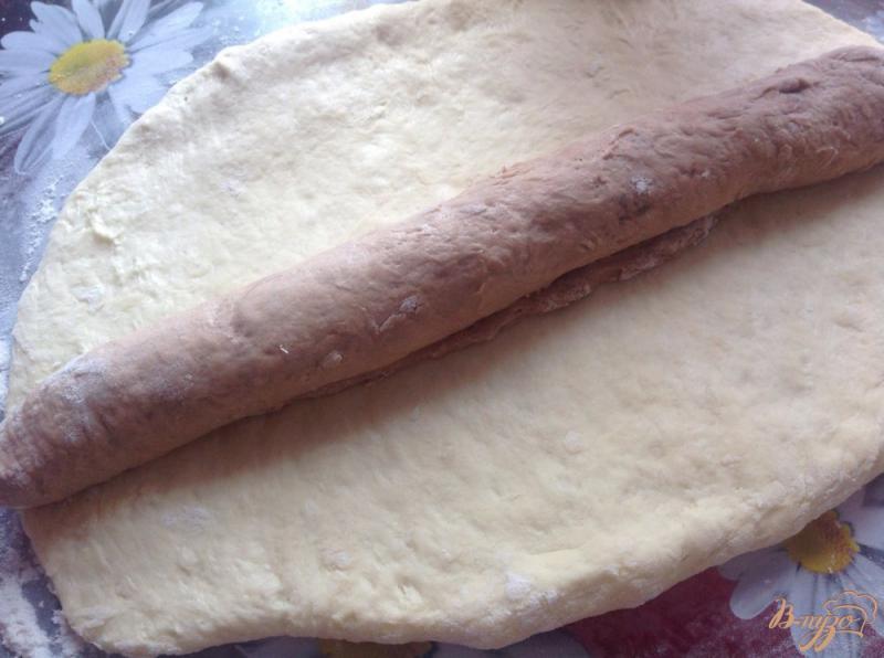Фото приготовление рецепта: Двухцветный хлеб на кефире шаг №6