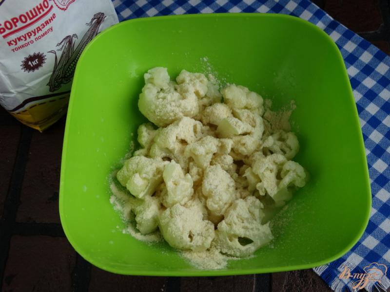 Фото приготовление рецепта: Салат с жареными кабачками и цветной капустой шаг №11