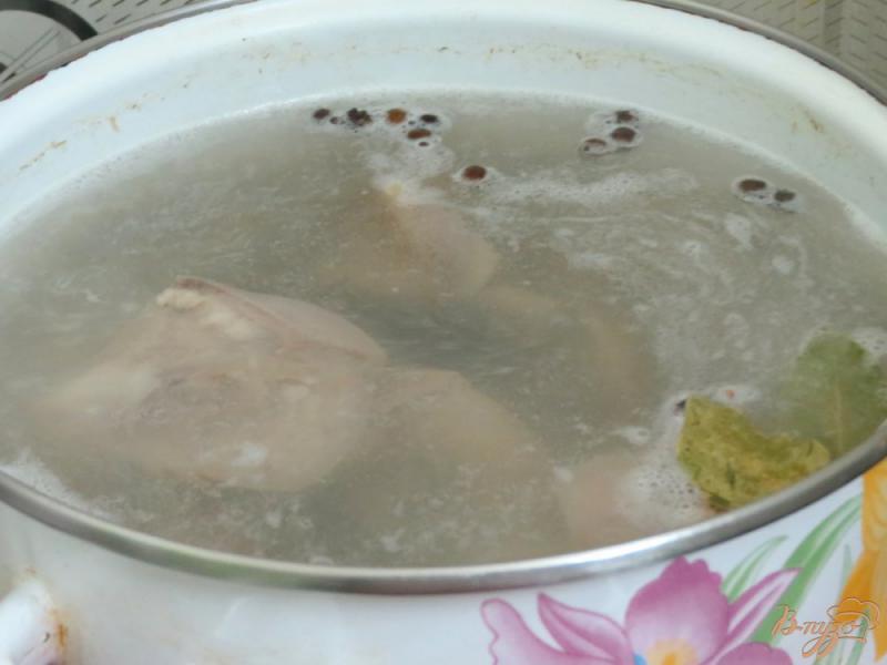 Фото приготовление рецепта: Свиные пятачки в соусе шаг №3