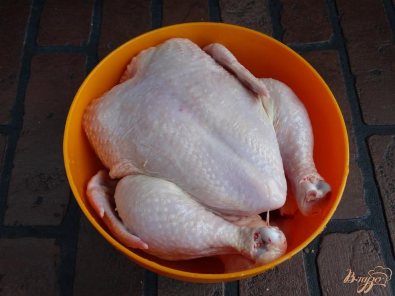 Фото приготовление рецепта: Курица фаршированная гречкой и яйцом шаг №1