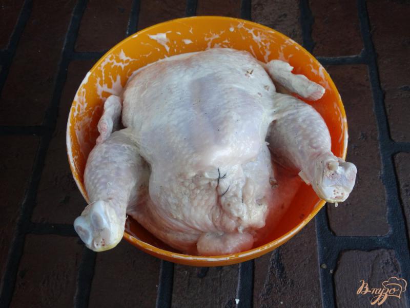 Фото приготовление рецепта: Курица фаршированная гречкой и яйцом шаг №6