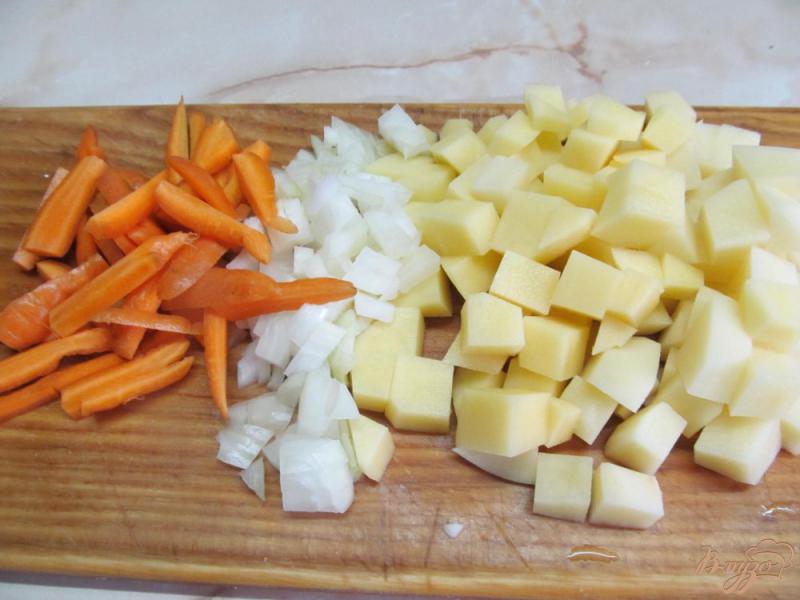 Фото приготовление рецепта: Суп с фасолью и цветной капустой шаг №2