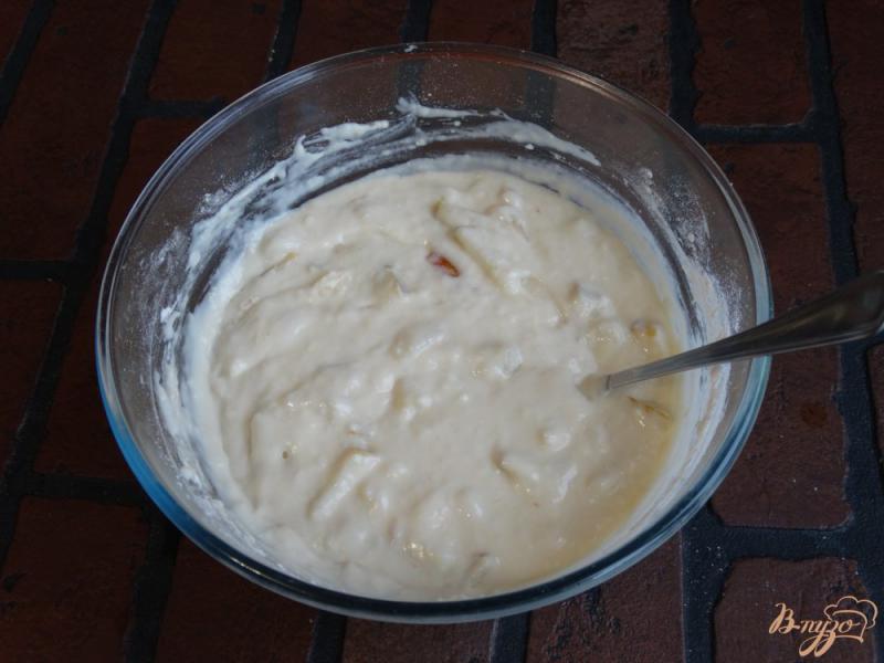 Фото приготовление рецепта: Кекс с грушей и сливочным сыром шаг №11
