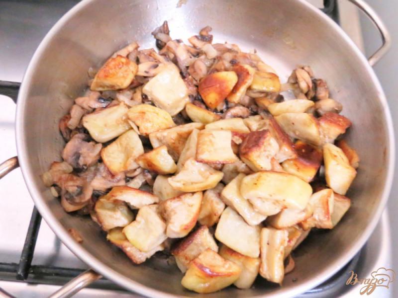 Фото приготовление рецепта: Баклажаны с грибами шаг №8