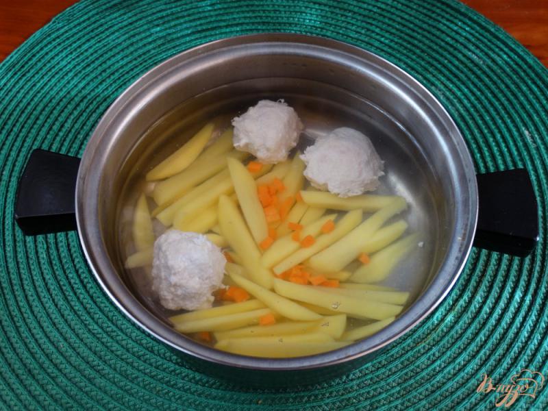 Фото приготовление рецепта: Суп с пшеном и цветной капустой шаг №4