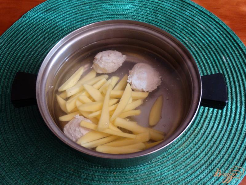 Фото приготовление рецепта: Суп с пшеном и цветной капустой шаг №3