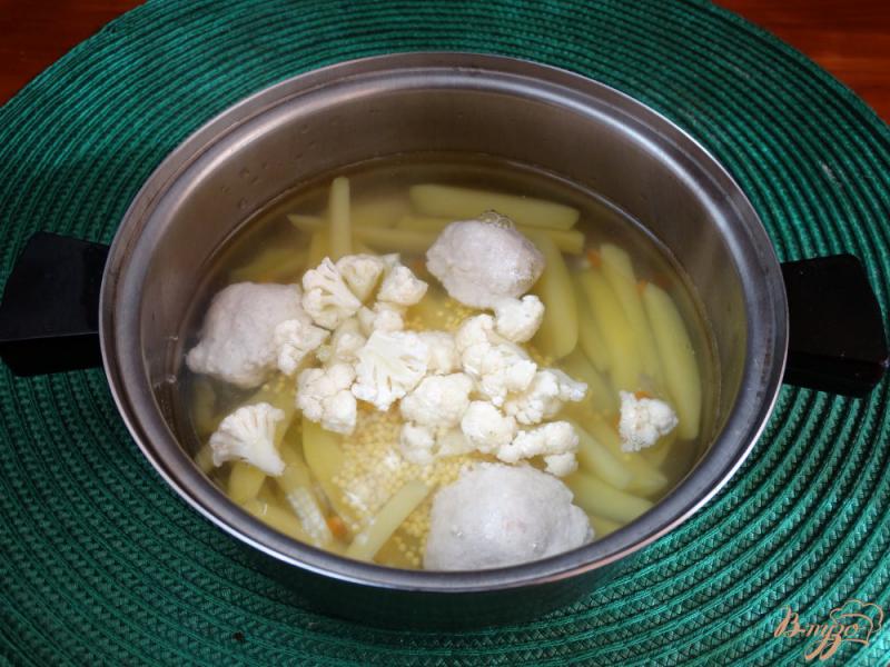 Фото приготовление рецепта: Суп с пшеном и цветной капустой шаг №7