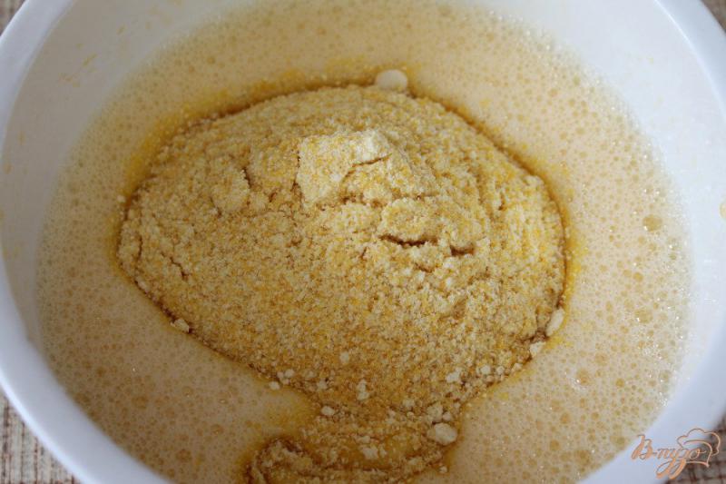 Фото приготовление рецепта: Абрикосовый пирог на кукурузной муке шаг №2