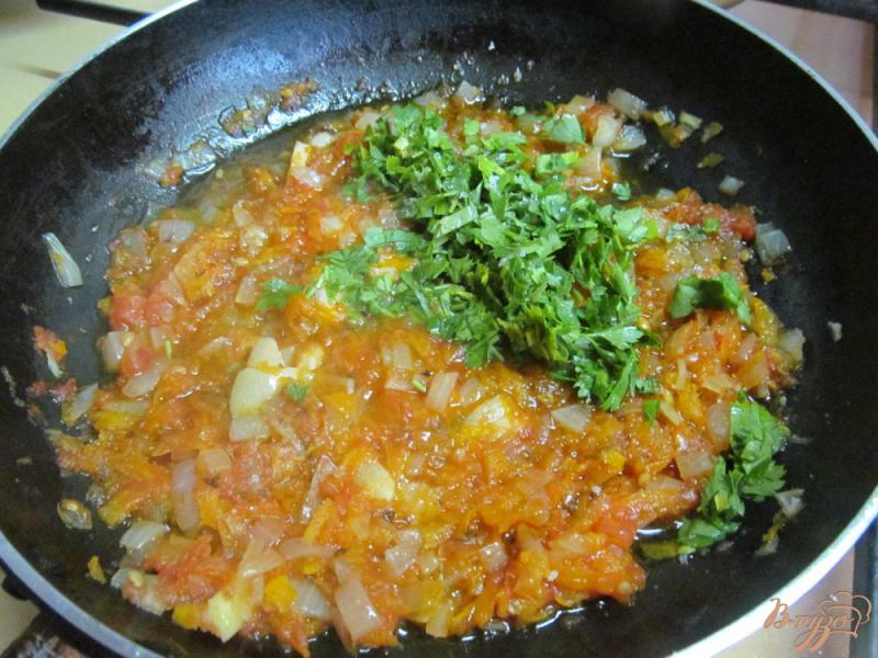 Фото приготовление рецепта: Болгарский перец в овощах шаг №6