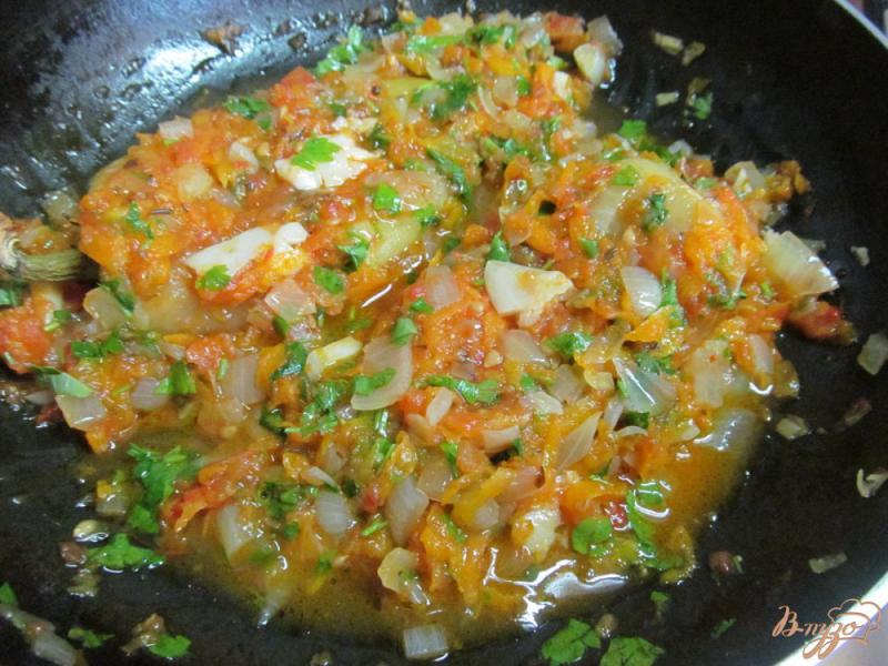 Фото приготовление рецепта: Болгарский перец в овощах шаг №8