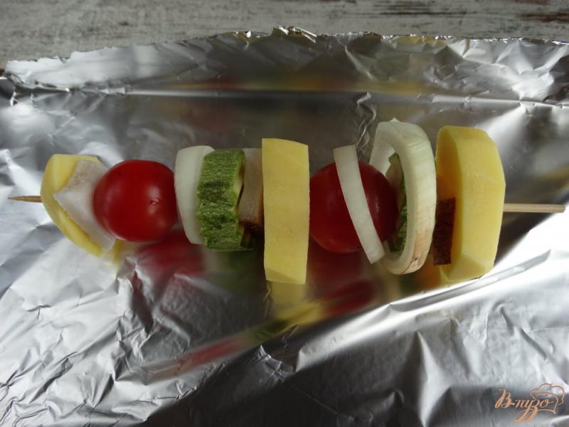 Фото приготовление рецепта: Овощные шашлычки с салом шаг №6
