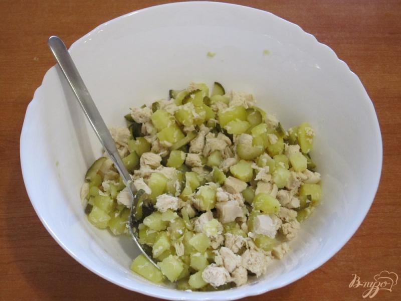 Фото приготовление рецепта: Салат с заправкой из сливок с белым вином шаг №6