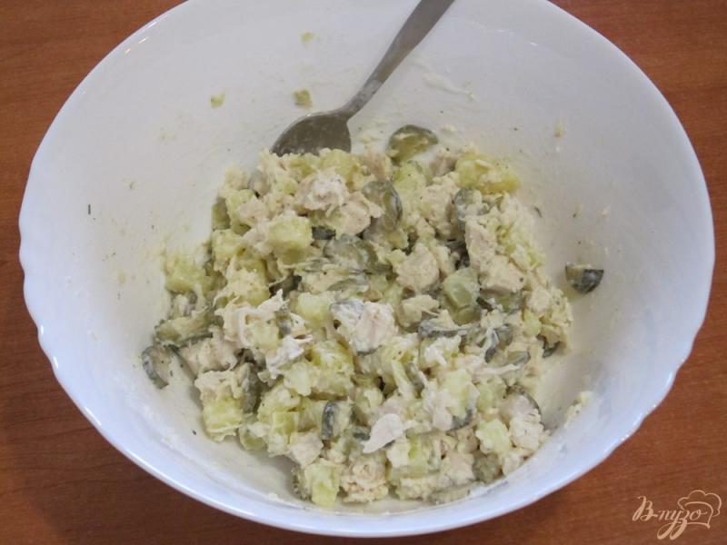 Фото приготовление рецепта: Салат с заправкой из сливок с белым вином шаг №8