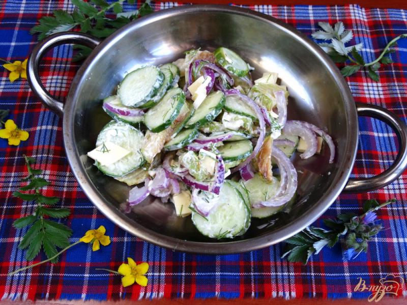 Фото приготовление рецепта: Салат с жареными кабачками овощами и сыром шаг №7