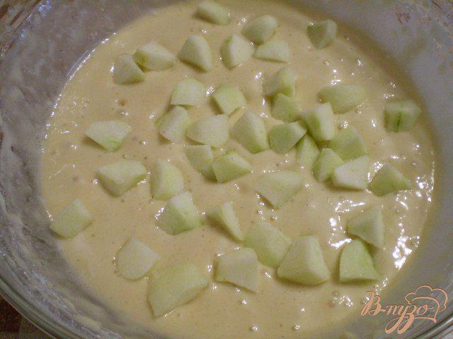 Фото приготовление рецепта: Яблочный пирог в мультиварке шаг №5