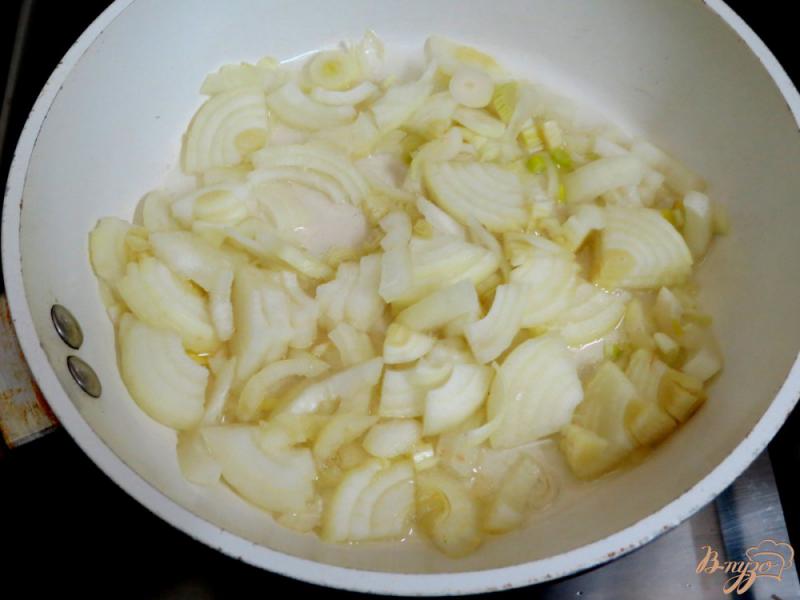 Фото приготовление рецепта: Куриные желудочки в соусе шаг №3