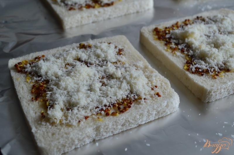 Фото приготовление рецепта: Горячие бутерброды с сардинами и сыром шаг №2