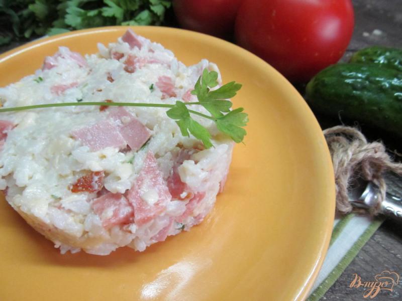 Фото приготовление рецепта: Рисовый салат с колбасами шаг №4