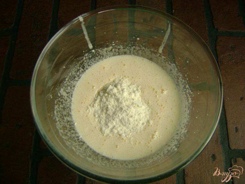 Фото приготовление рецепта: Ванильный бисквит с грушами шаг №4