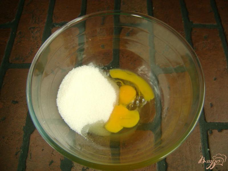 Фото приготовление рецепта: Ванильный бисквит с грушами шаг №2