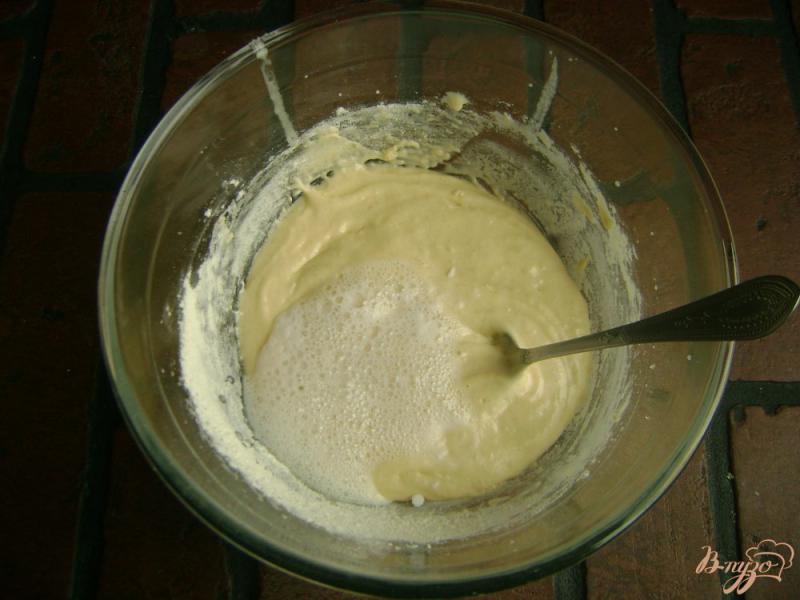 Фото приготовление рецепта: Ванильный бисквит с грушами шаг №5