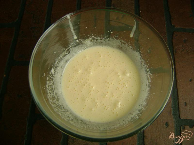 Фото приготовление рецепта: Ванильный бисквит с грушами шаг №3