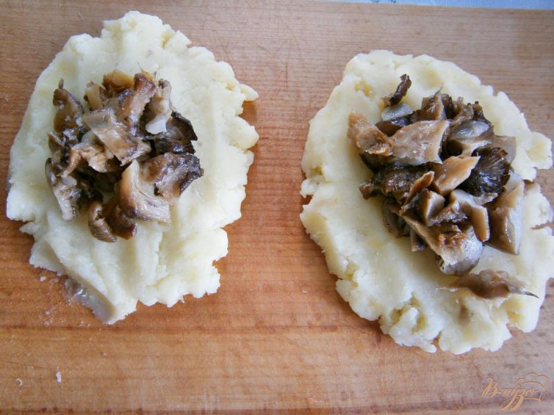 Фото приготовление рецепта: Картофельные зразы с грибами шаг №5