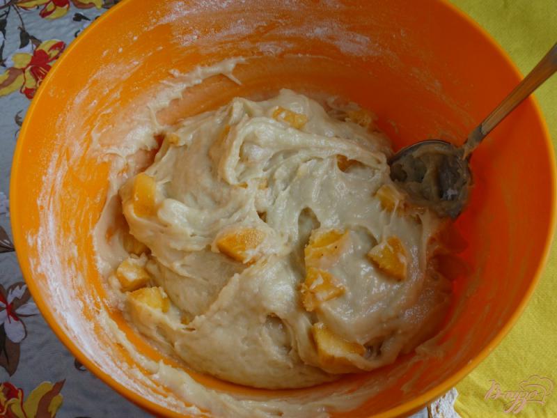 Фото приготовление рецепта: Кекс на сметане с абрикосами шаг №8