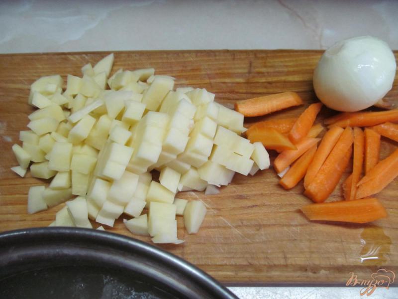 Фото приготовление рецепта: Суп с стручковой фасолью и макаронами шаг №2