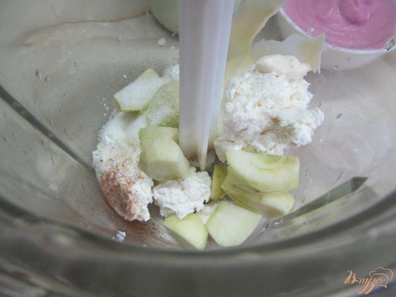 Фото приготовление рецепта: Творожный десерт с яблоком и свеклой шаг №2