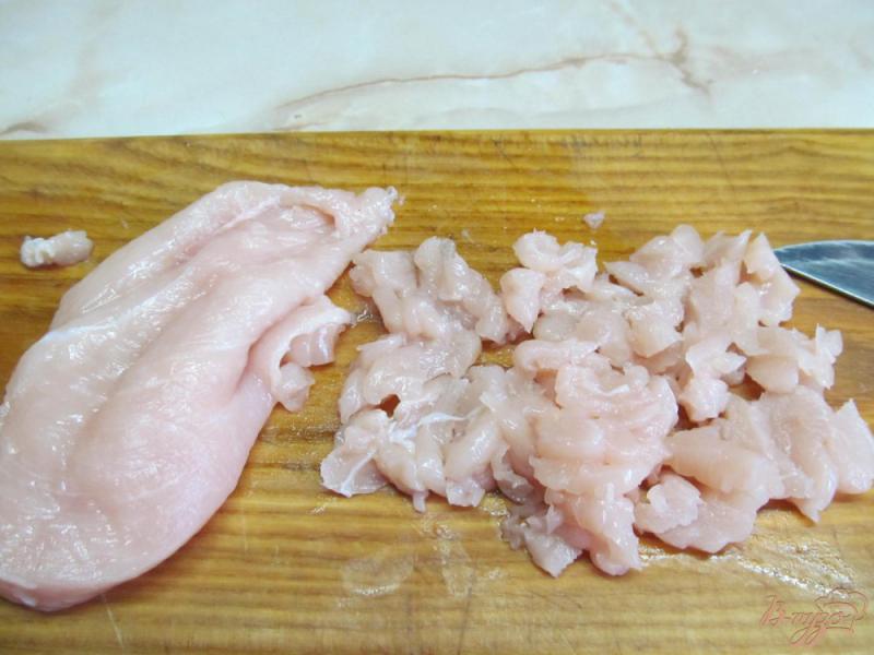 Фото приготовление рецепта: Куриные лепешки под сыром шаг №1