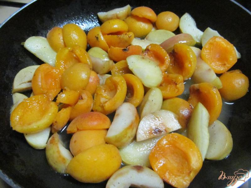 Фото приготовление рецепта: Блинчики с яблочно-абрикосовой начинкой шаг №3