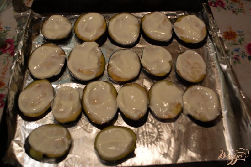 Фото приготовление рецепта: Закуска из баклажан с курицей и грибами. шаг №3