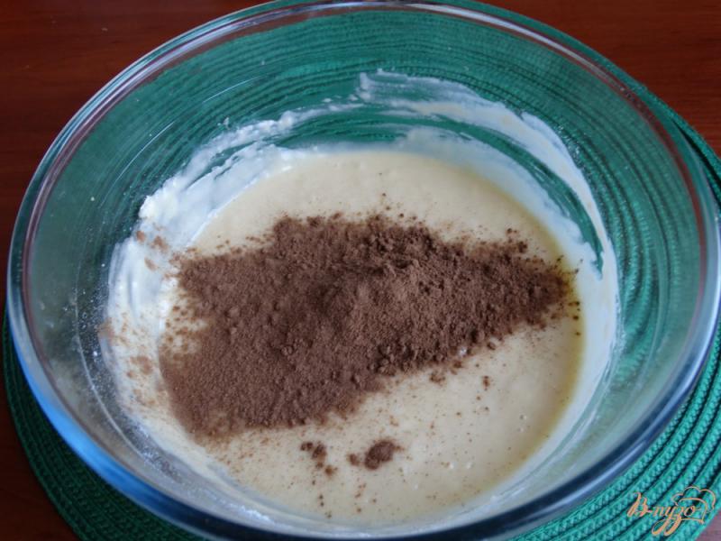 Фото приготовление рецепта: Шоколадный пирог на йогурте шаг №6