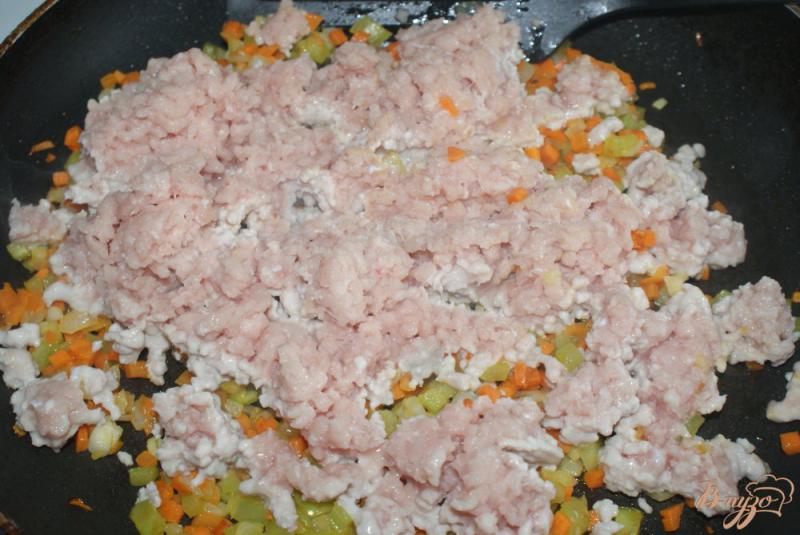Фото приготовление рецепта: Мясной соус с овощами к пасте шаг №3