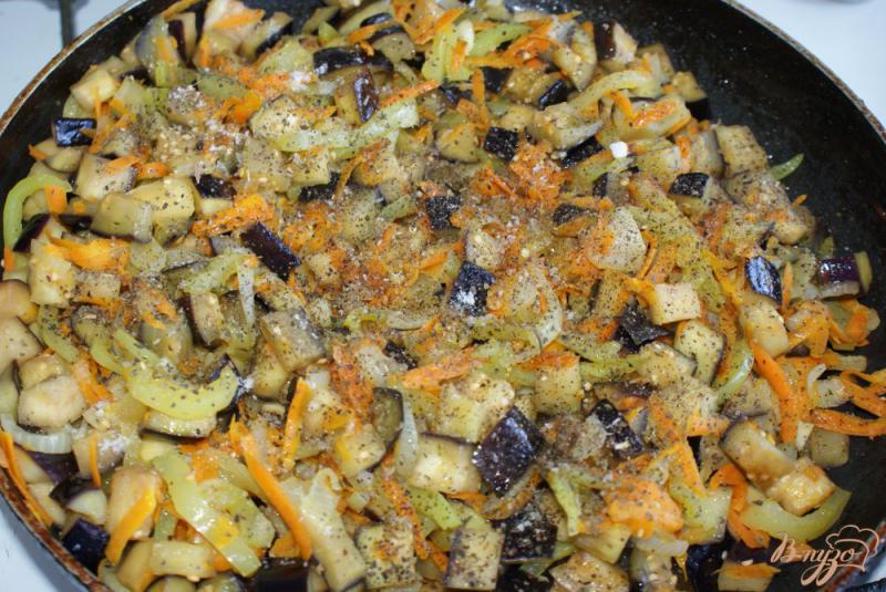 Фото приготовление рецепта: Тушеные баклажаны с овощами шаг №5