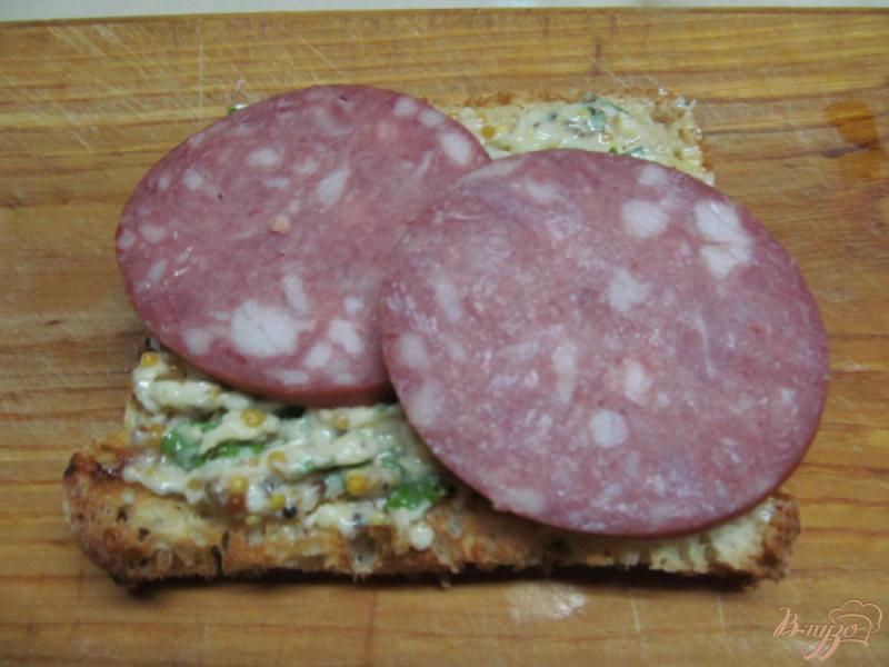 Фото приготовление рецепта: Бутерброд с салатом по-гурийски шаг №2