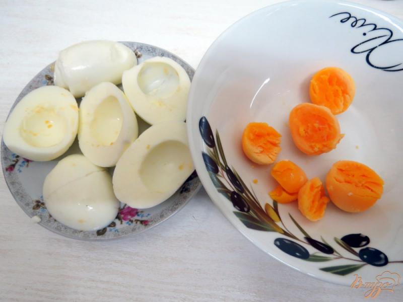 Фото приготовление рецепта: Яйца фаршированные шаг №3