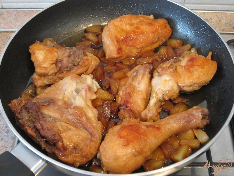 Фото приготовление рецепта: Курица с ананасами шаг №6