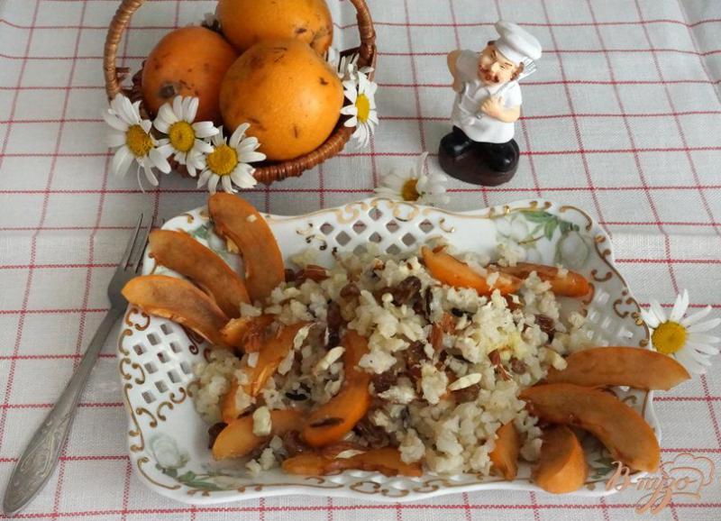 Фото приготовление рецепта: Пикантный рисовый салат с мушмулой шаг №11
