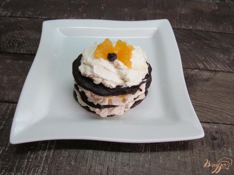 Фото приготовление рецепта: Шоколадный десерт с творогом и апельсином шаг №9