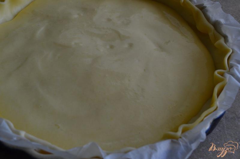 Фото приготовление рецепта: Открытый пирог с шампиньонами и ветчиной шаг №4