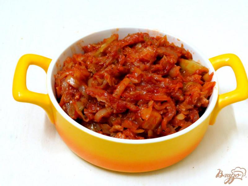 Фото приготовление рецепта: Кабачкок тушёный с капустой и томатом шаг №9