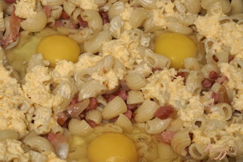 Фото приготовление рецепта: Макароны в стиле Карбонара с яйцом шаг №7