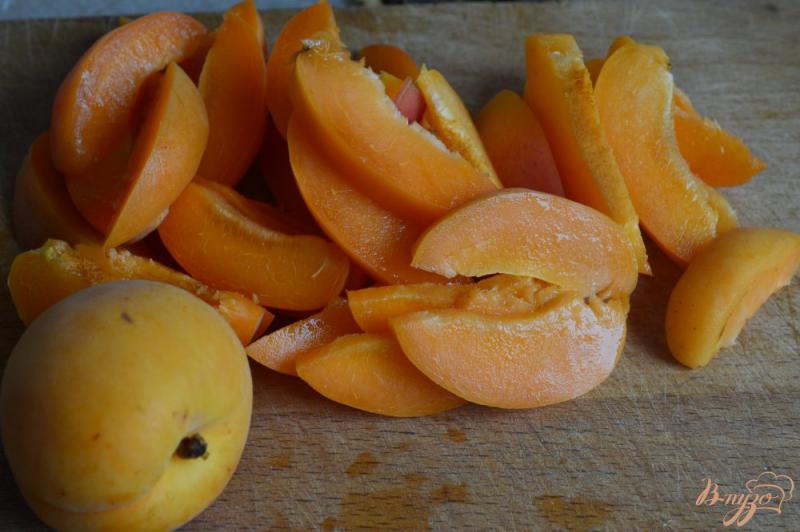 Фото приготовление рецепта: Блинчики с абрикосами шаг №2