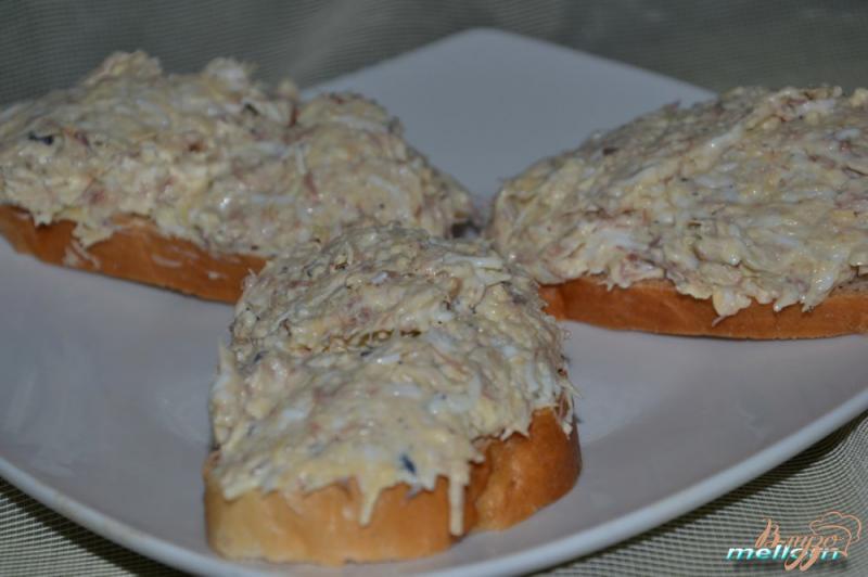 Фото приготовление рецепта: Бутербродная намазка с яйцом, сыром и рыбой шаг №4