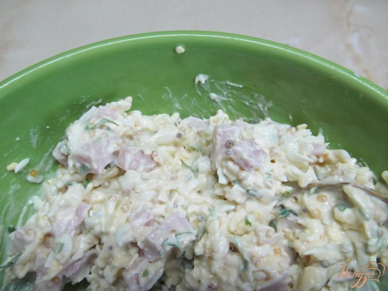 Фото приготовление рецепта: Трубочки из лаваша с салатовой начинкой шаг №4