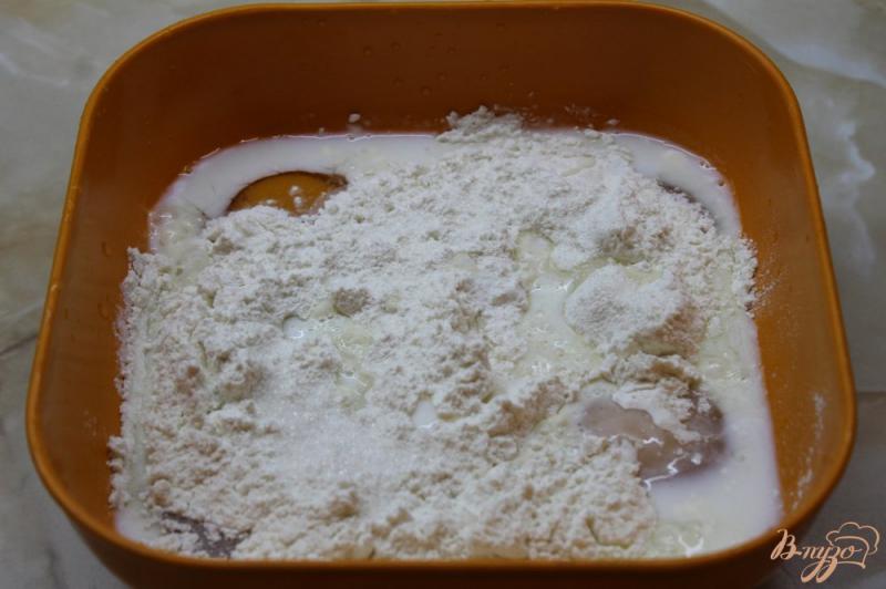 Фото приготовление рецепта: Блинчики с персиком и вареной сгущенкой шаг №2