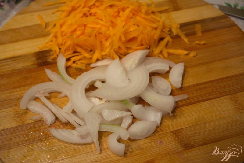 Фото приготовление рецепта: Печеночный салат с огурчиком шаг №3